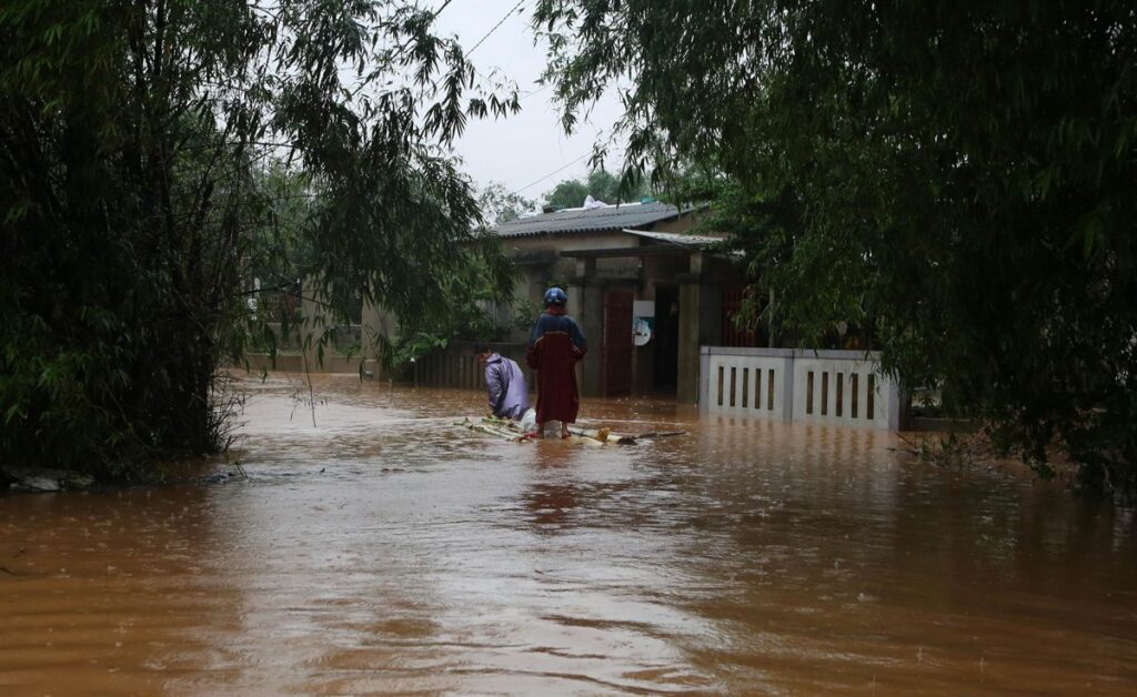 Molave está considerado el tifón más fuerte que azota Vietnam en los últimos 20 años // Foto Xinhua
