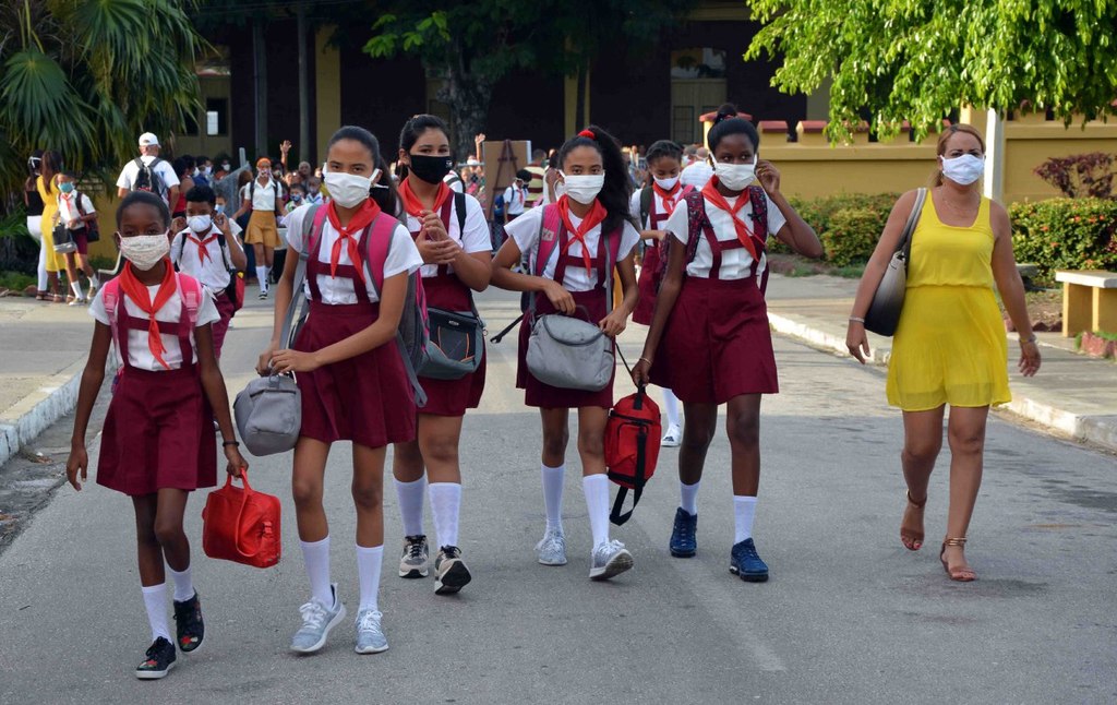 Estudiantes de La Habana regresan a las aulas en nueva normalidad// Foto Miguel Rubiera Justiz