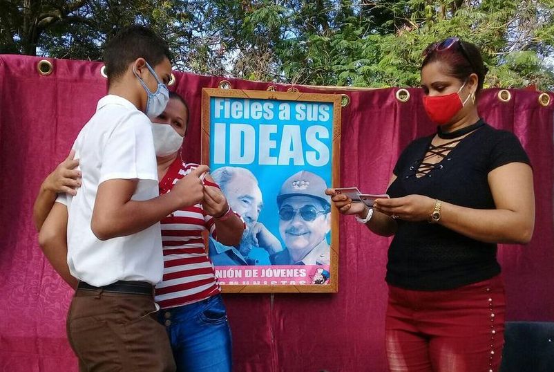 Estudiantes del Instituto Politécnico José Machado Rodríguez//Foto Annia Pacheco Palomares.