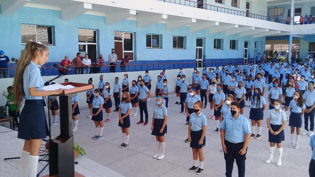 El acto provincial de ingreso a los estudiantes de la FEEM en Granma tuvo lugar en el IPU Micaela Riera Oquendo de Manzanillo //Foto Eliexer Pelaez Pacheco