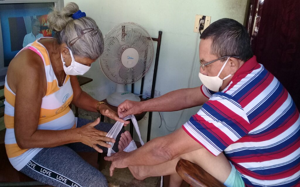 Con la aplicación del Heberprot-P Luis vió la recuperación de su pie izquierdo que presentó una seria lesión //Foto Eliexer Pelaez Pacheco