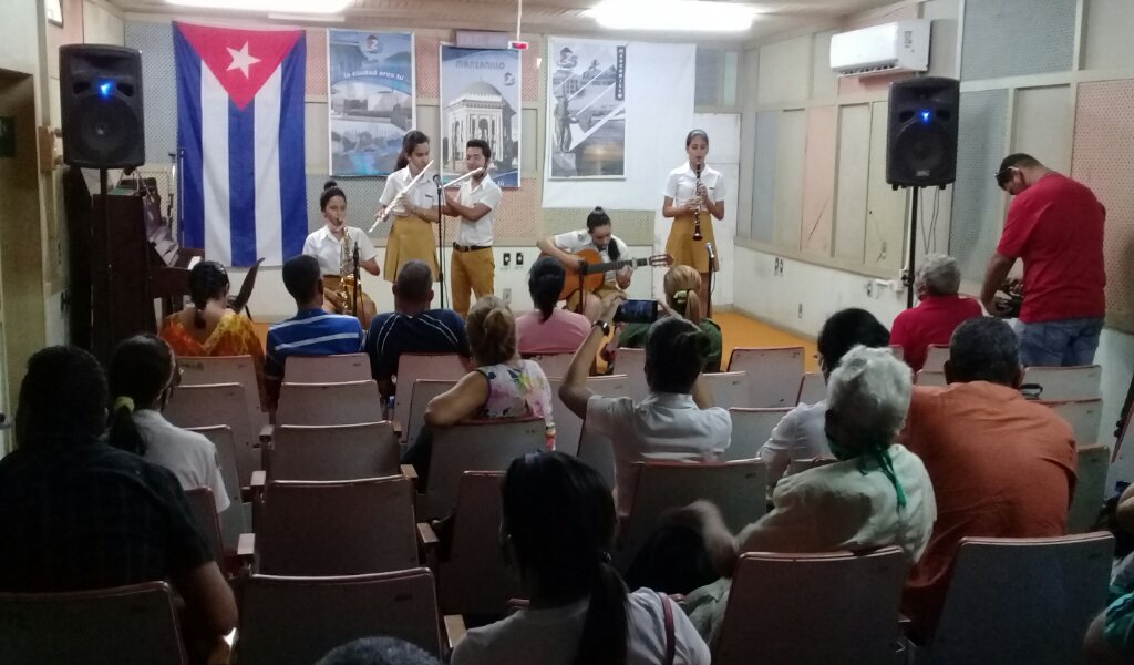 En la gala por la celebración por el aniversario 88 de la radiodifusión manzanillera participaron también los estudiantes de la escuela elemental de música Manuel Navarro Luna //Foto Eliexer Pelaez Pacheco