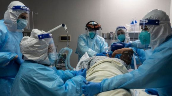 Las hospitalizaciones por coronavirus han aumentado durante las últimas semanas. // Foto Getty Images.