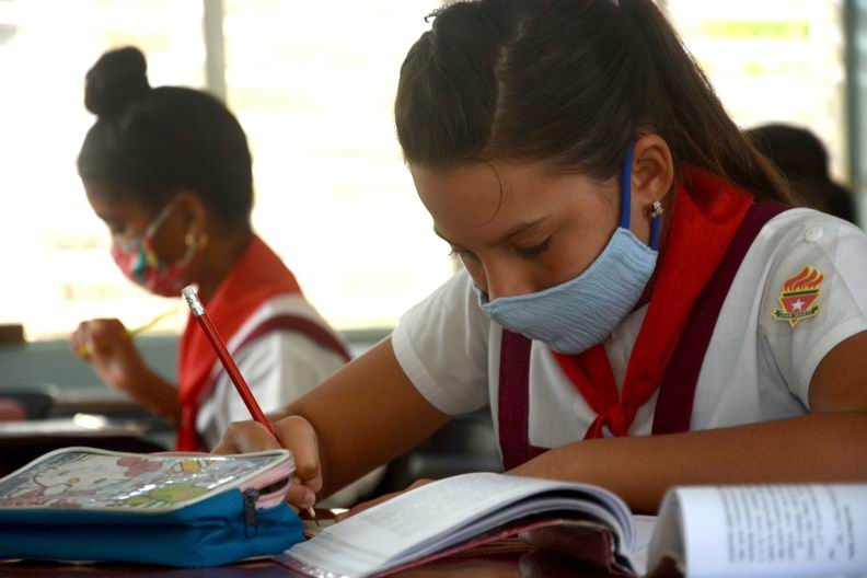 Escolares en el reinicio del curso escolar 2019-2020, parado por la pandemia COVID 19 que azota al mundo, en Ciego de Ávila, Cuba, el 1 de septiembre de 2020. // Foto Osvaldo Gutiérrez/ACN
