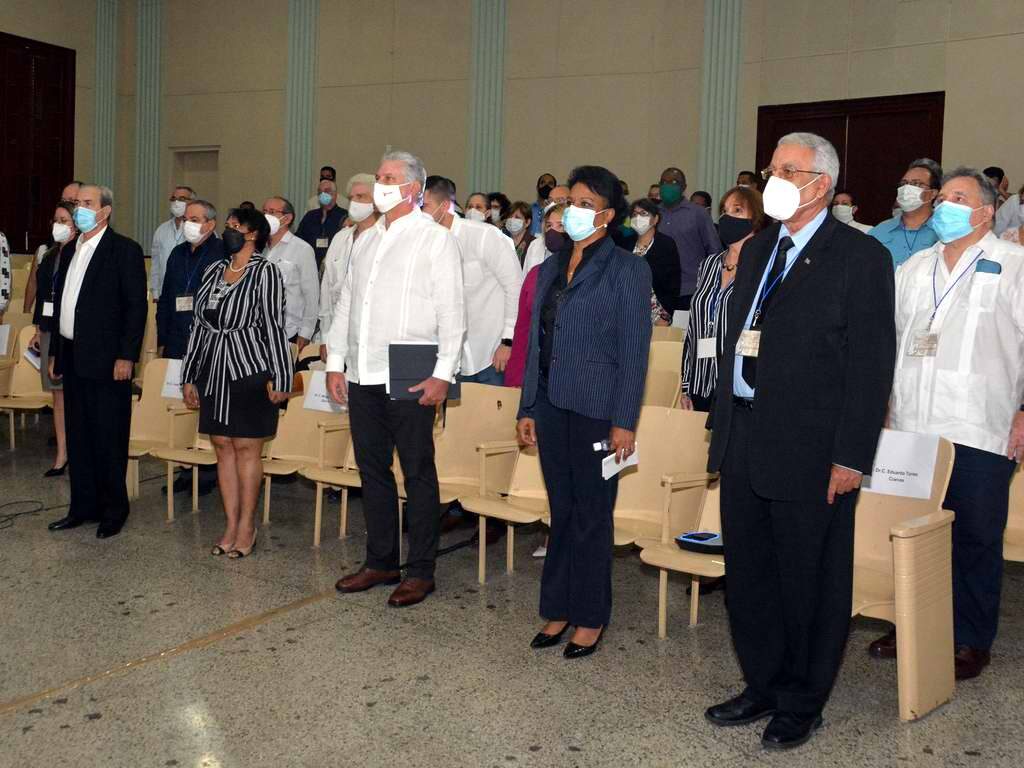 Participa Presidente cubano en sesión de clausura de evento sobre ciencias y sociedad // Foto Estudios Revolución