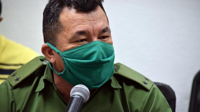 Teniente coronel Luis Escalona, jefe del grupo de Defensa Civil del Consejo de Defensa provincial// Foto CMKX Radio Bayamo