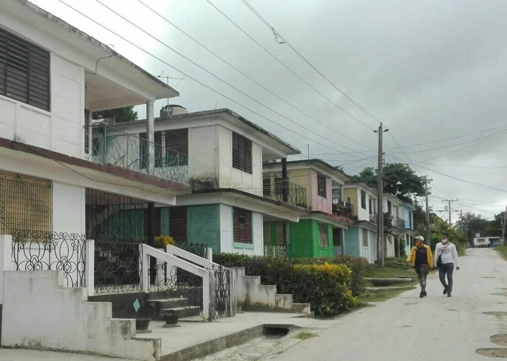 En Manzanillo se mantienen los 13 casos positivos activos, cinco viajeros y ocho autóctonos // Foto Marlene Herrera