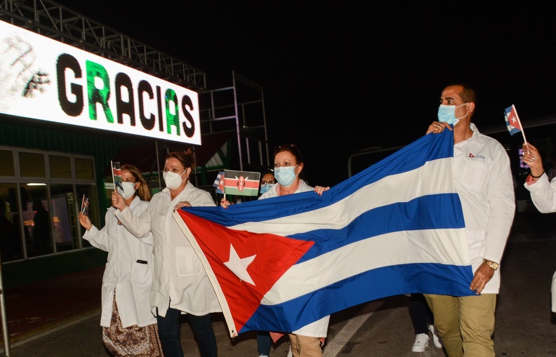 Médicos de la brigada Henry Reeve, que prestaron servicios humanitarios por la COVID-19 en Kenia, arribaron a La Habana, Cuba, el 24 de diciembre de 2020. ACN FOTO/ Marcelino VAZQUEZ HERNANDEZ/sdl