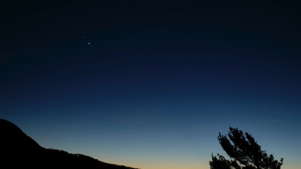 Júpiter y Saturno fotografiados el 13 de diciembre de 2020.NASA / Bill Ingalls / AP