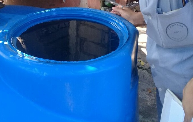 La inspección a las viviendas es constante, como parte de la campaña de lucha antivectorial en Manzanillo// Foto Denia Fleitas Rosales
