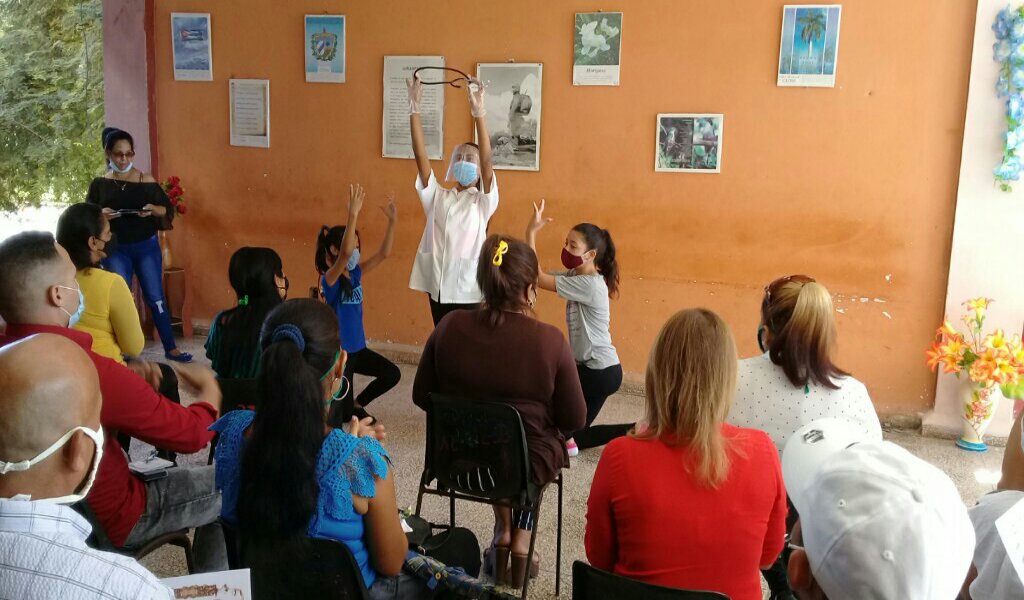 La ESBU Cuatro de abril fue la sede del acto municipal por la jornada del educador en la educación secundaria básica de Manzanillo  //Foto Eliexer Pelaez Pacheco