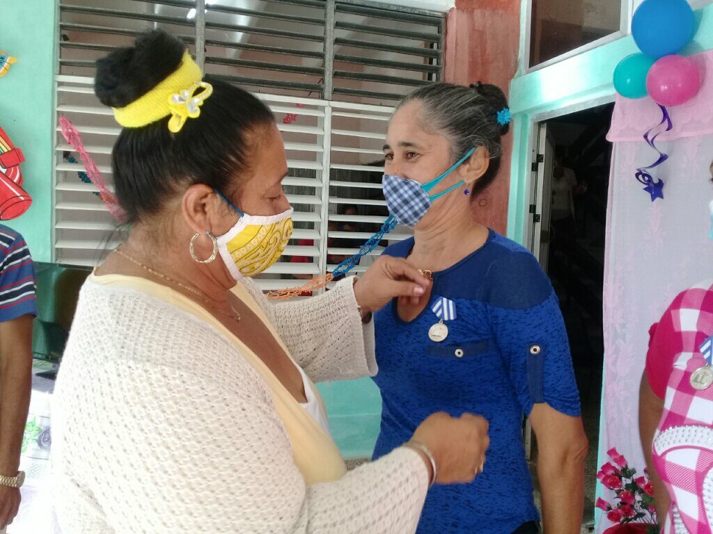 La Distinción por la Educación Cubana  se concedió a una decena de profesionales de la enseñanza de la Primera Infancia// Foto Denia Fleitas Rosales