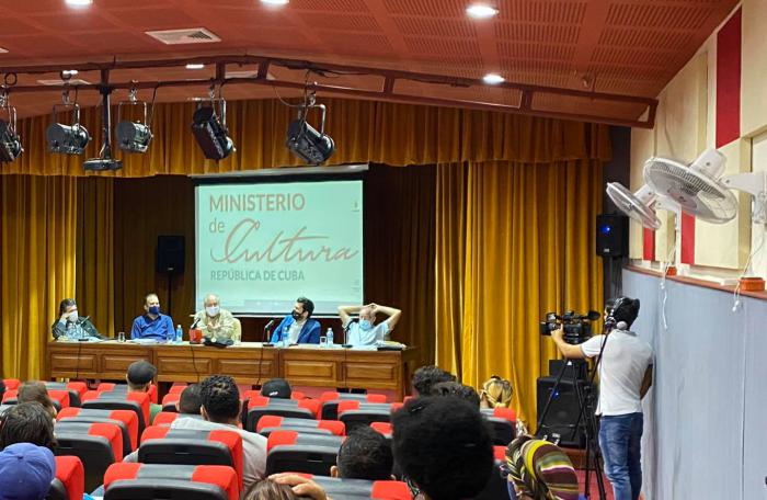  Ministerio de Cultura dialoga este sábado con jóvenes sin compromisos con enemigos de la Revolución Foto: Cubadebate 