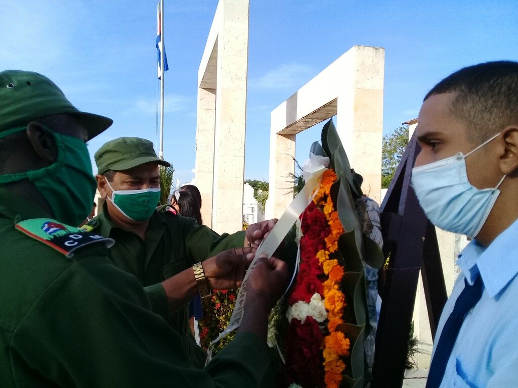 Pueblo de manzanillo rinde tributo a los caídos en misiones internacionalistas // Foto Denia Fleitas Rosales 