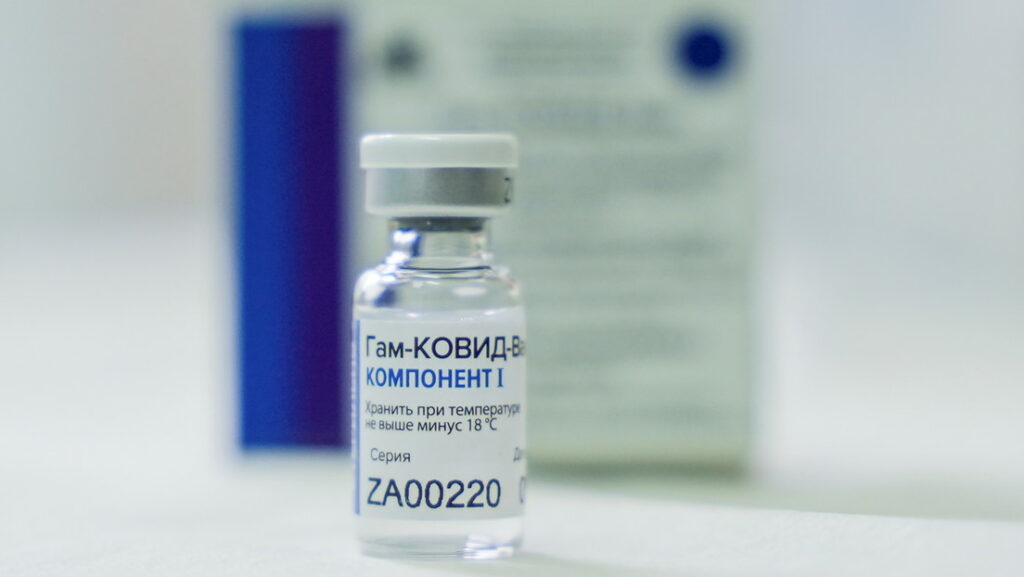 Un vial con la vacuna rusa Sputnik V contra el coronavirus.Fedja Grulovic / Reuters