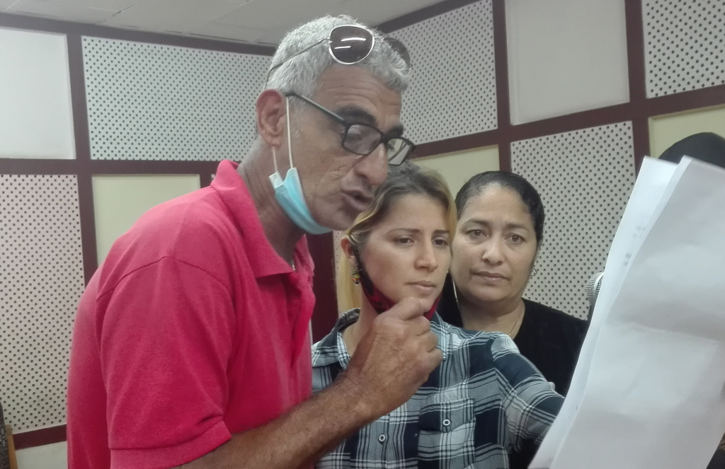 Alberto Sánchez, uno de los actores de la radio manzanillera // Foto Marlene Herrera