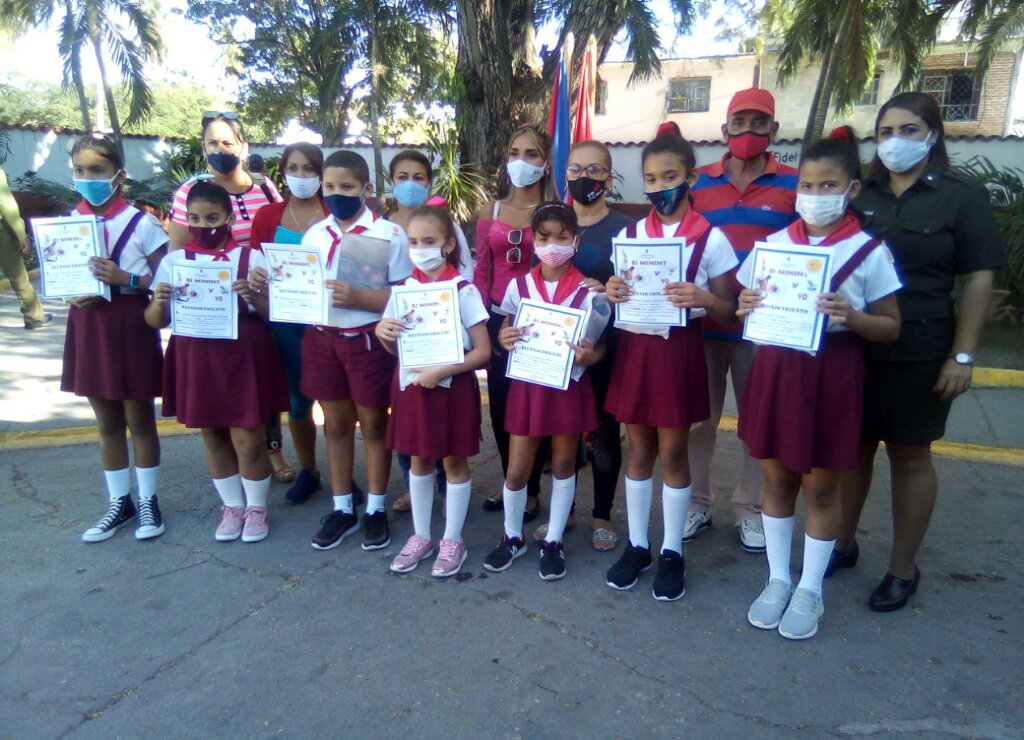 Seis premios y una mención fueron entregados en Manzanillo durante las premiaciones del concurso municipal de la creación infantil El Minint y yo //Foto Eliexer Pelaez Pacheco