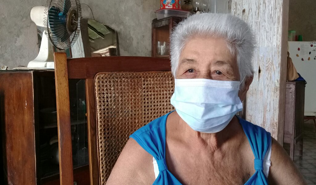 Josefa Profet González es una manzanillera de 84 años que se siente agradecida por la protección del gobierno cubano a las personas de la tercera edad //Foto Eliexer Pelaez Pacheco