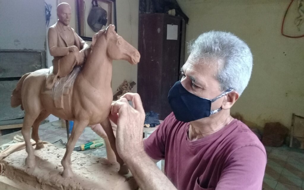 Una escultura ecuestre a Perucho Figueredo es el proyecto en el que se encuentra Wilfredo Milanés //Foto Eliexer Pelaez Pacheco