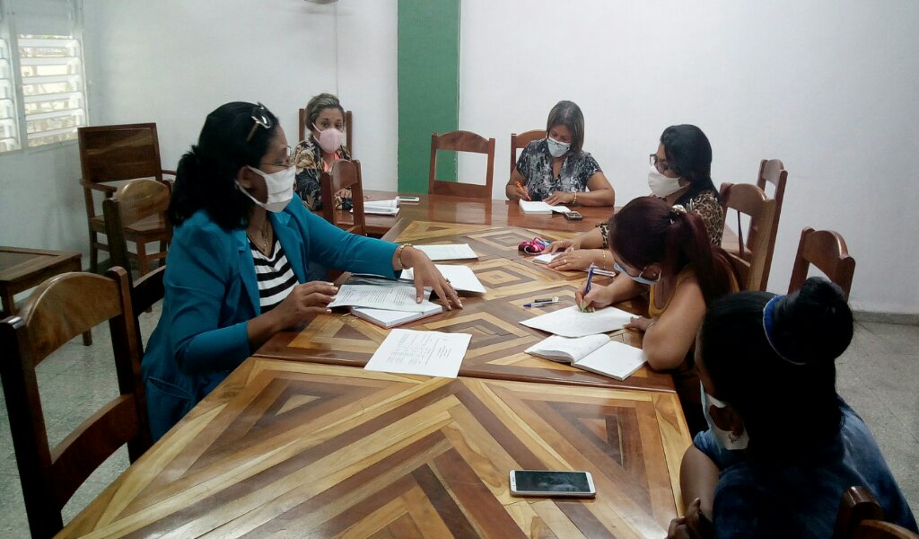 Los miembros de la cátedra martiana de la Universidad de Granma presentaron en el campus Blas Roca el programa de actividades para este año que se dedicará al aniversario 168 del natalicio del Apóstol //Foto cortesía de Alina González Menéndez