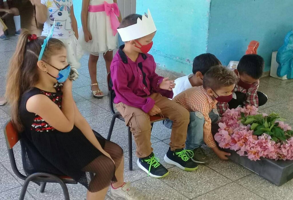 Los niños de la primera infancia de Manzanillo rindieron homenaje a Martí  //Foto cortesía de Annia Pacheco Palomares