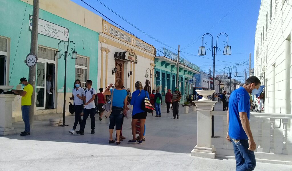 A un mes de implementada la tarea Ordenamiento los manzanilleros aún tienen algunas preocupaciones //Foto Eliexer Pelaez Pacheco