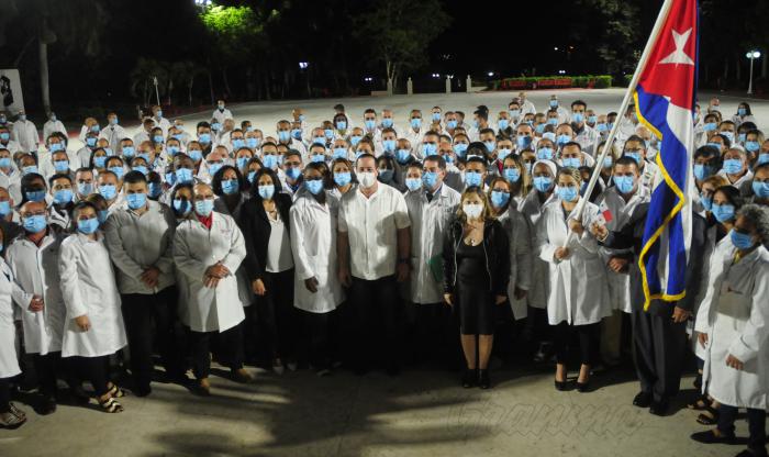 Enfocados en estos momentos en la ayuda solidaria a cualquier país que lo necesite para enfrentar la COVID-19, la brigada médica cubana Henry Reeve llegó a su aniversario 15, tras atender situaciones de desastres en diferentes puntos del planeta. Foto: Endrys Correa Vaillant