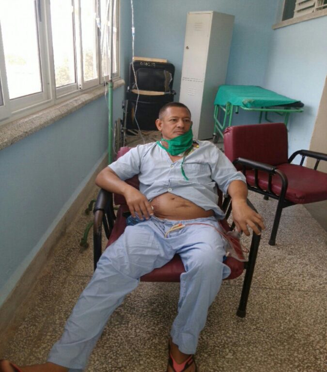 Adael es uno de los cubanos que ha recibido una donación de órganos para mejorar su calidad de vida. En la foto luego de su intervención quirúrgica en la hermana provincia de Holguín //Foto cortesía del entrevistado 