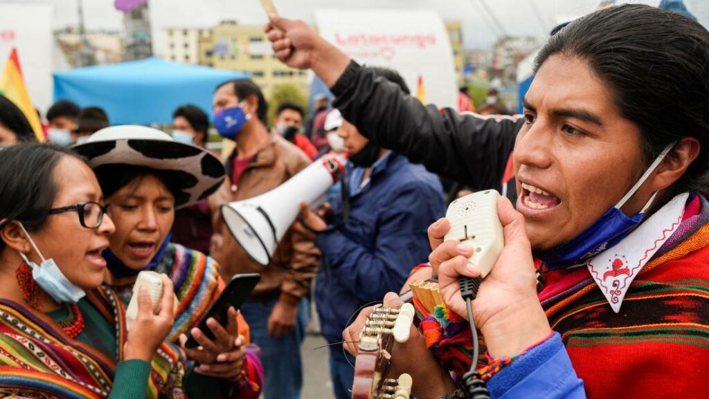 Seguidores de Yaku Pérez en la marcha hacia Quito, Latacunga, 22 de febrero de 2021Foto: Santiago Arcos / Reuters