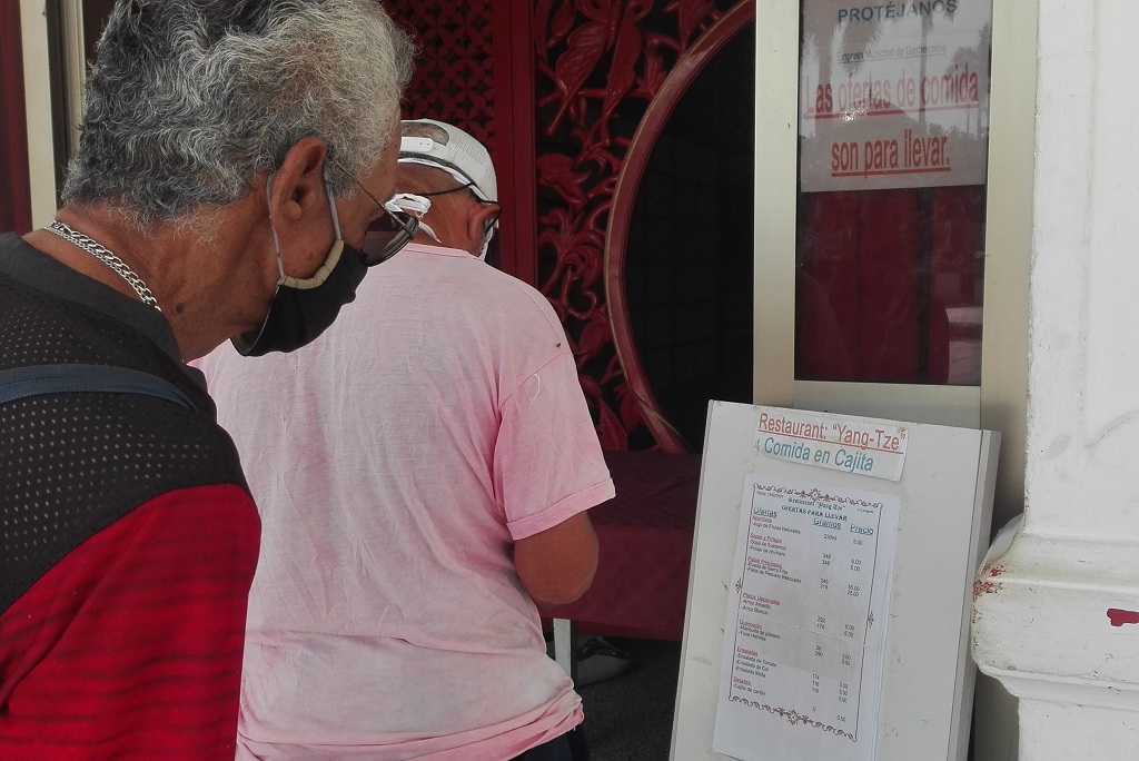 El restaurante Yang-Tze es una de las unidades que oferta comida para llevar // Foto Marlene Herrera