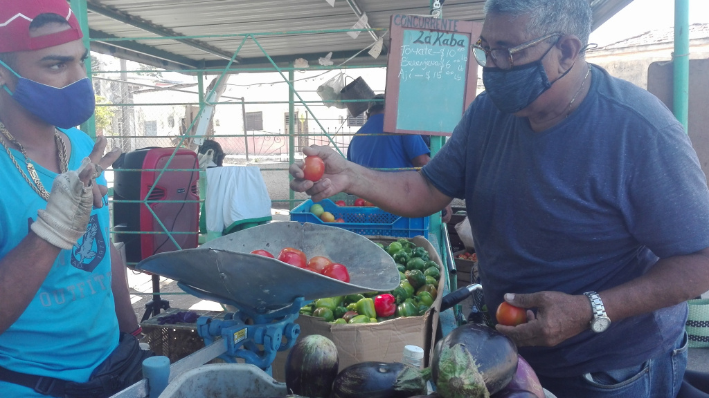 Mercado agropecuario en Manzanillo // Foto Marlene Herrera