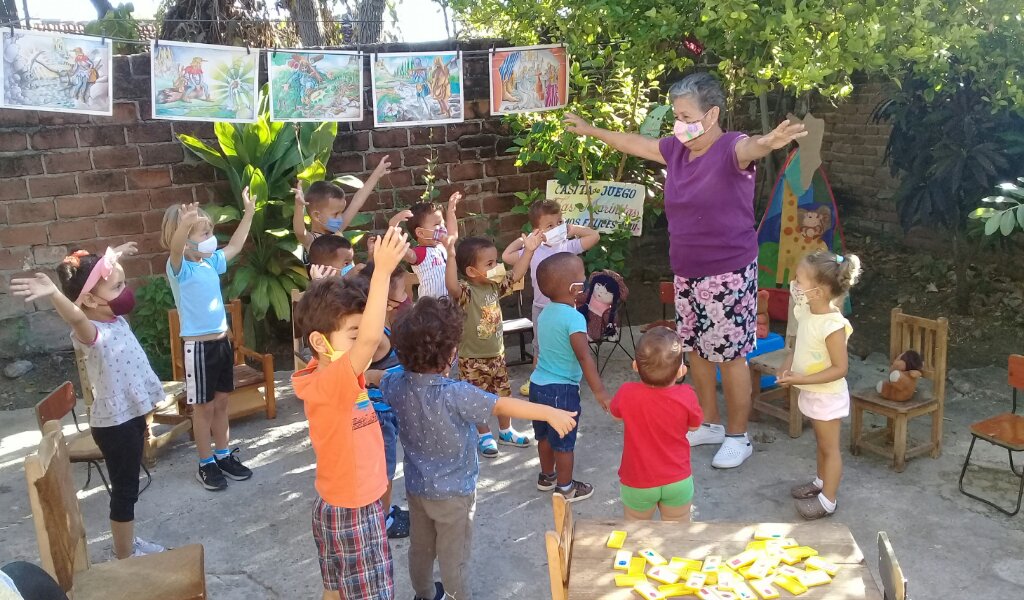 Marina es una cuentapropista comprometida con su labor llena de amor //Foto Eliexer Pelaez Pacheco