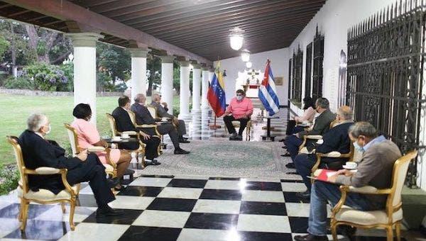  En la reunión se debatió sobre cómo expandir las relaciones comerciales en esferas como salud, cultura, tecnología, agricultura, deportes, turismo, entre otras. Foto: Tomada de Telesur 