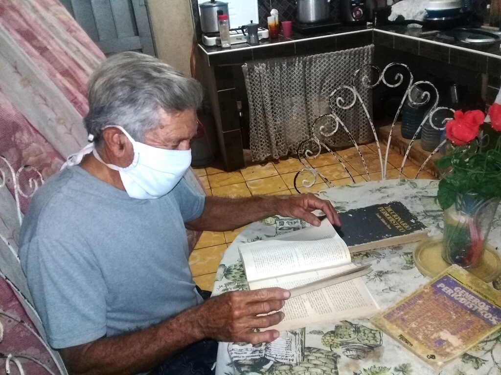 Pedro Espronceda Figueredo, es uno de los que el bichito del periodismo se le metió en el cuerpo y no lo ha podido sacar./ Foto Lilian Salvat Romero