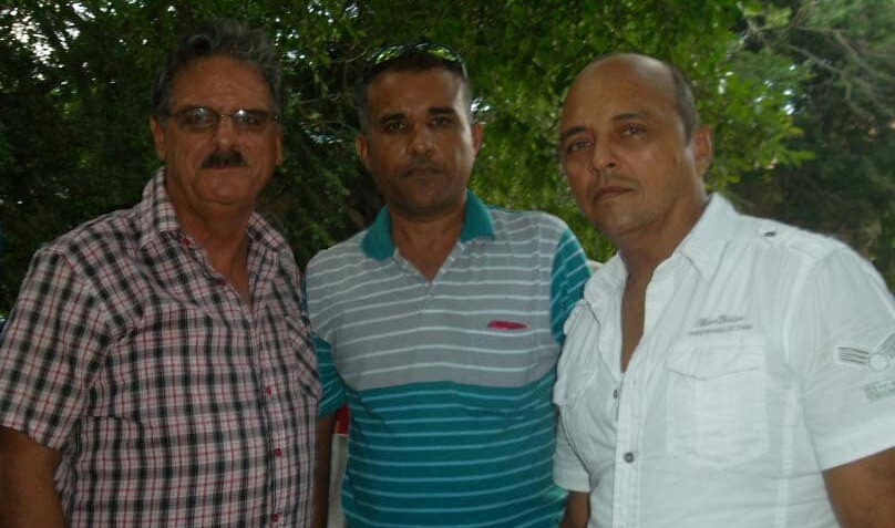 Roberto Chang Lago (en el centro) es un manzanillero fiel apasionado de la meteorología. En la foto junto a sus colegas del INSMET, entre ellos el Dr. José Rubiera //Foto cortesía del entrevistado