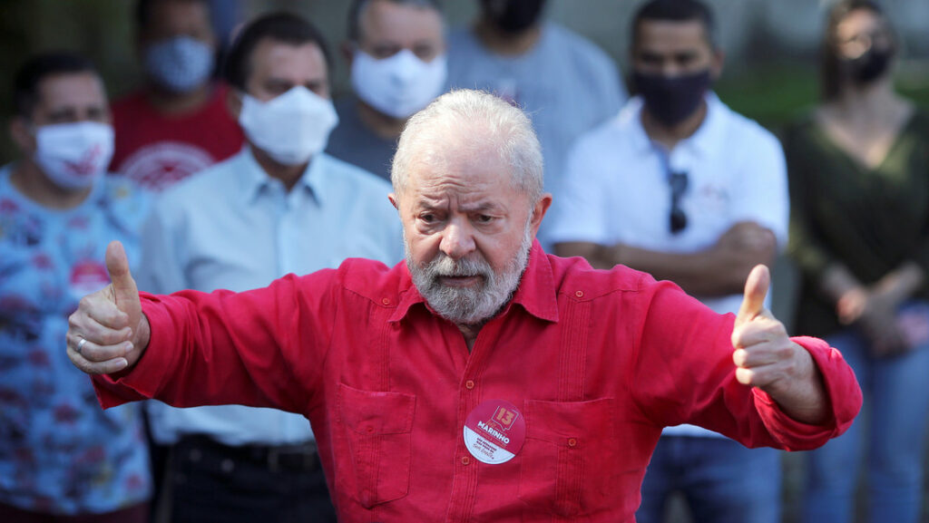 Lula da Silva después de votar en las elecciones municipales, Sao Bernardo do Campo, Brasil, 15 de noviembre de 2020Amanda Perobelli / Reuters