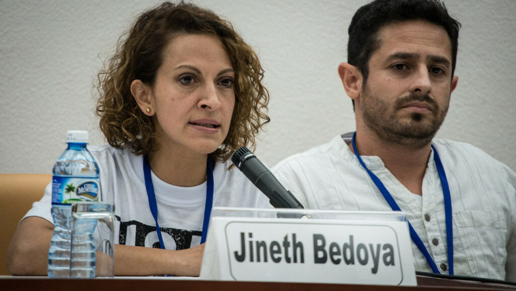 Jineth Bedoya habla durante una conferencia de prensa el 2 de noviembre de 2014 en La HabanaAdalberto Roque / AFP