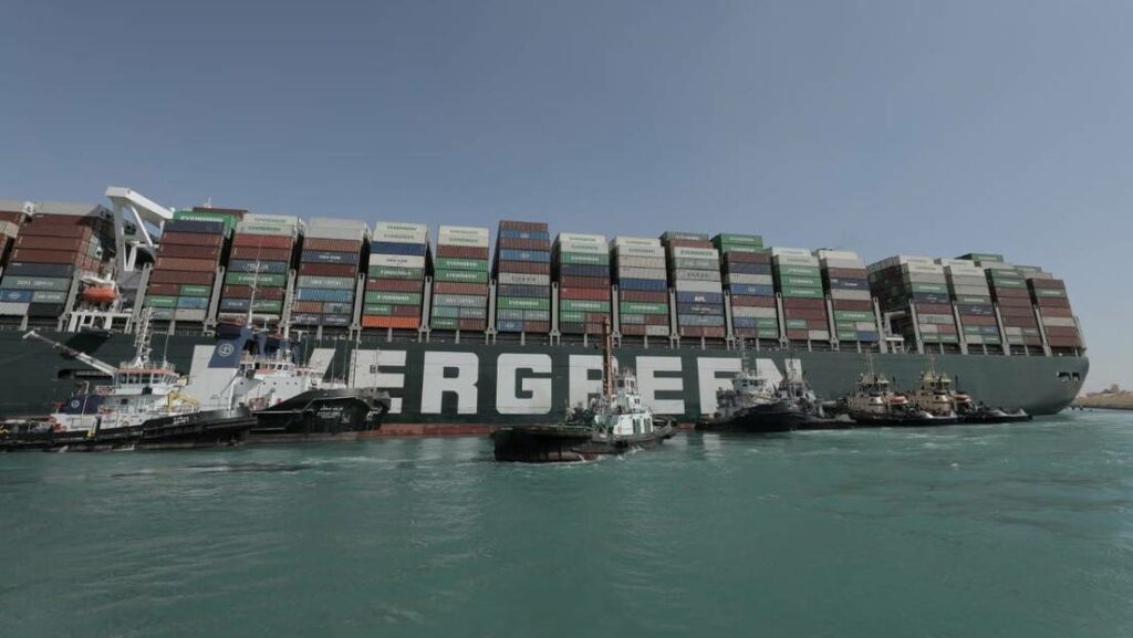 El carguero MV Ever Given en el canal de Suez, Egipto, el 28 de marzo de 2021.Foto: Suez Canal Authority / Reuters