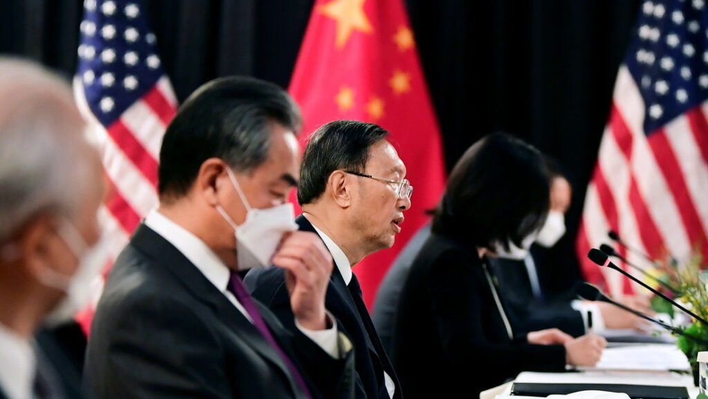 Delegación china en la sesión de apertura de las conversaciones en Anchorage (Alaska, EE.UU.), 18 de marzo de 2021.Frederic J. Brown / Reuters