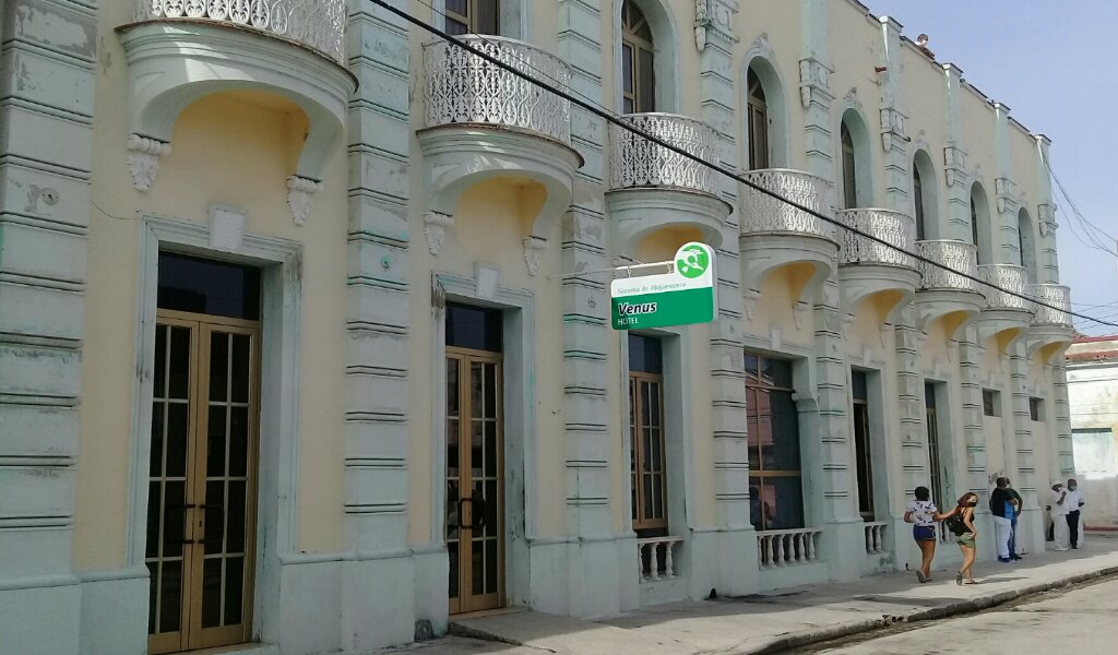 El hotel Venus es hoy centro de aislamiento para los viajeros de Manzanillo //Foto Eliexer Pelaez Pacheco