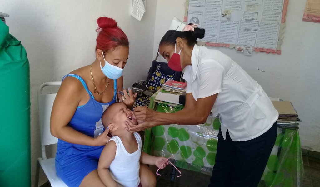 Más del 96 por ciento de la población infantil menor de tres años quedó inmunizada en Manzanillo en esta campaña //Foto Eliexer Pelaez Pacheco