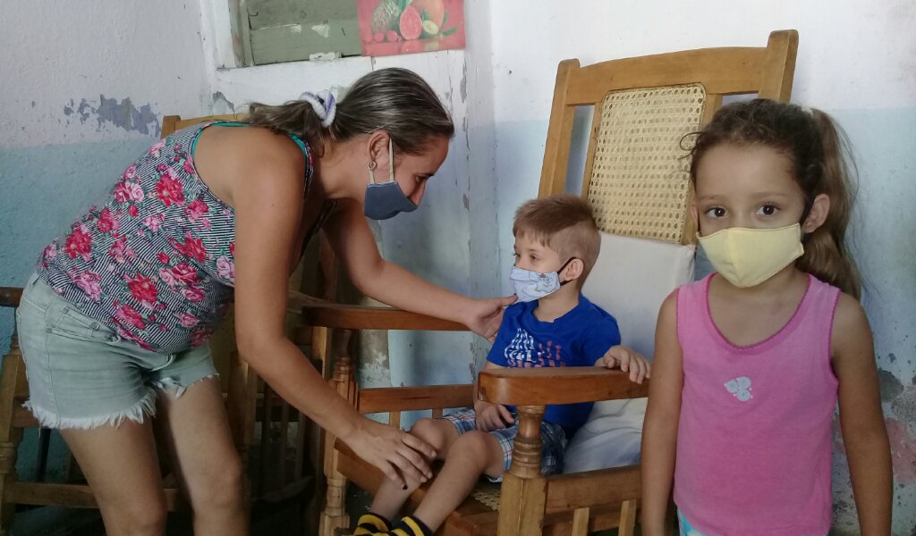 Los pequeños Damién y Dailén son considerados de alto riesgos por sus enfermedades //Foto Eliexer Pelaez Pacheco