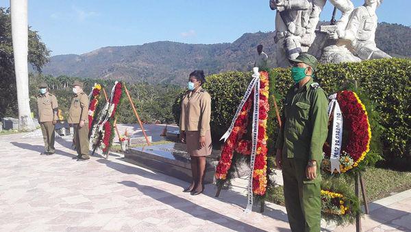  En el mausoleo erigido en Loma de la Esperanza tuvo lugar el tributo a Almeida y sus compañeros de lucha Foto: Yuzdanis Vicet 