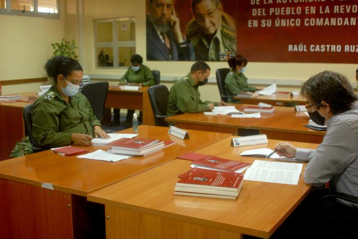  En estas jornadas, los delegados examinan los contenidos emergidos del proceso de balance de las organizaciones de base. Foto: Raydel Estrada 