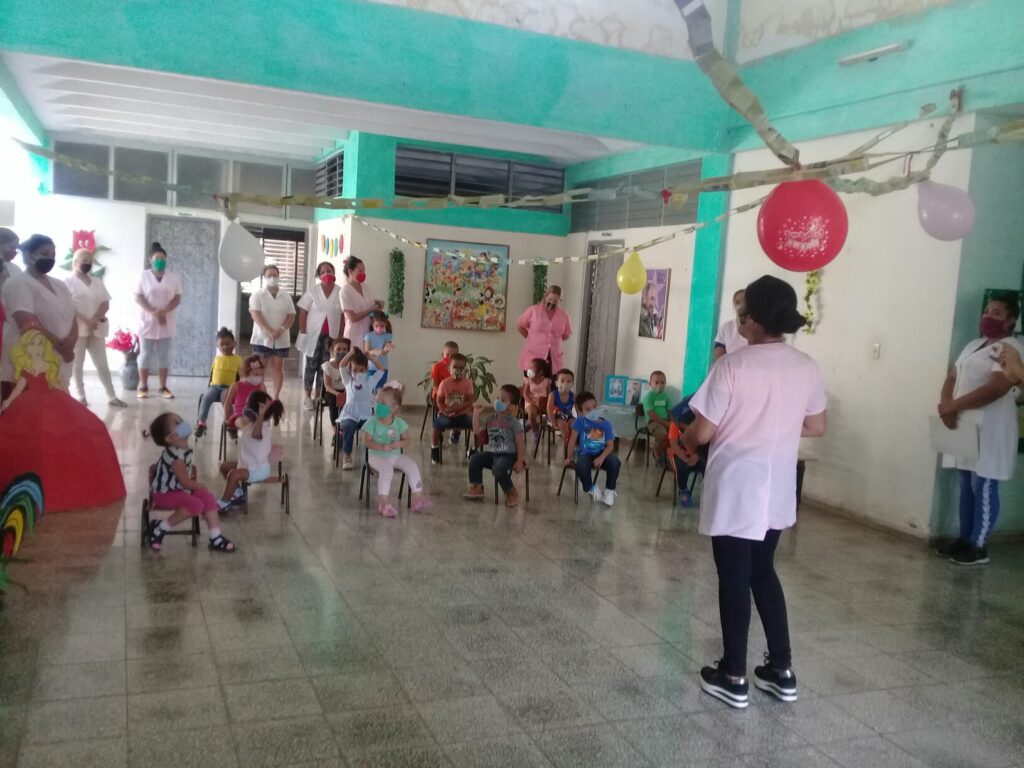 Con Fiesta, Globos y Alegría, en 60 Abriles de victorias.//Foto Lilian Salvat Romero 
