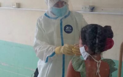 La toma de muestras para PCR se realiza a las pacientes cuantas veces sea preciso // Foto Cortesía del Hospital Ginecobstétrico Fe del Valle Ramos