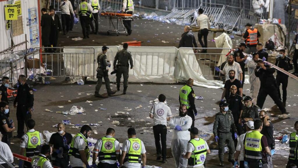 Rescatistas en el Monte Merón, Israel. 30 de abril de 2021.Foto: Reuters