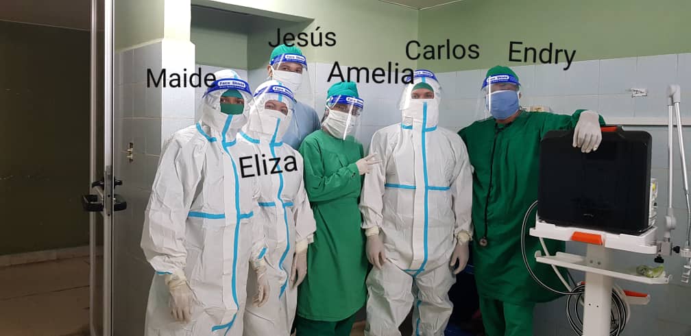 Una pequeña representación de los jóvenes galenos que laboraron en la sala de terapia 2J en el hospital Celia Sánchez Manduley con pacientes positivos a la COVID-19 //Foto cortesía de la entrevistada