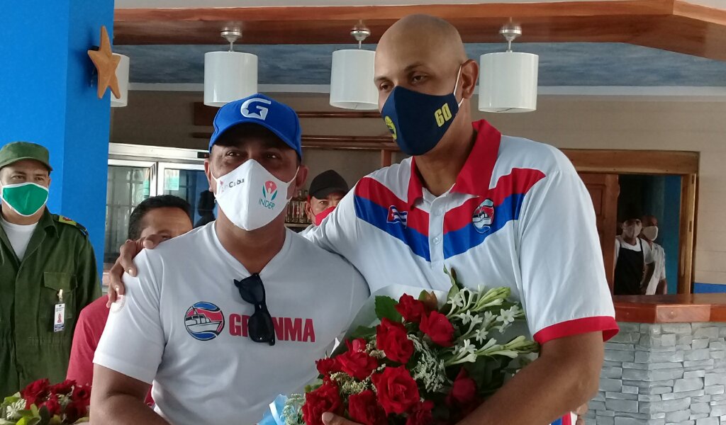 Los Alazanes recibieron el homenaje de las máximas autoridades del partido y el gobierno local //Foto Eliexer Pelaez Pacheco