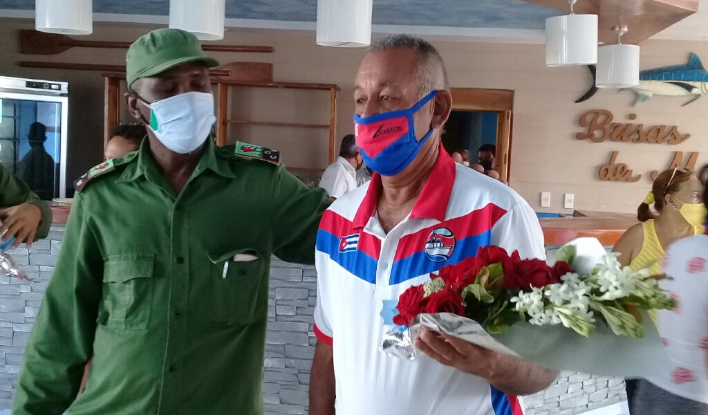 Los Alazanes recibieron el homenaje de las máximas autoridades del partido y el gobierno local //Foto Eliexer Pelaez Pacheco